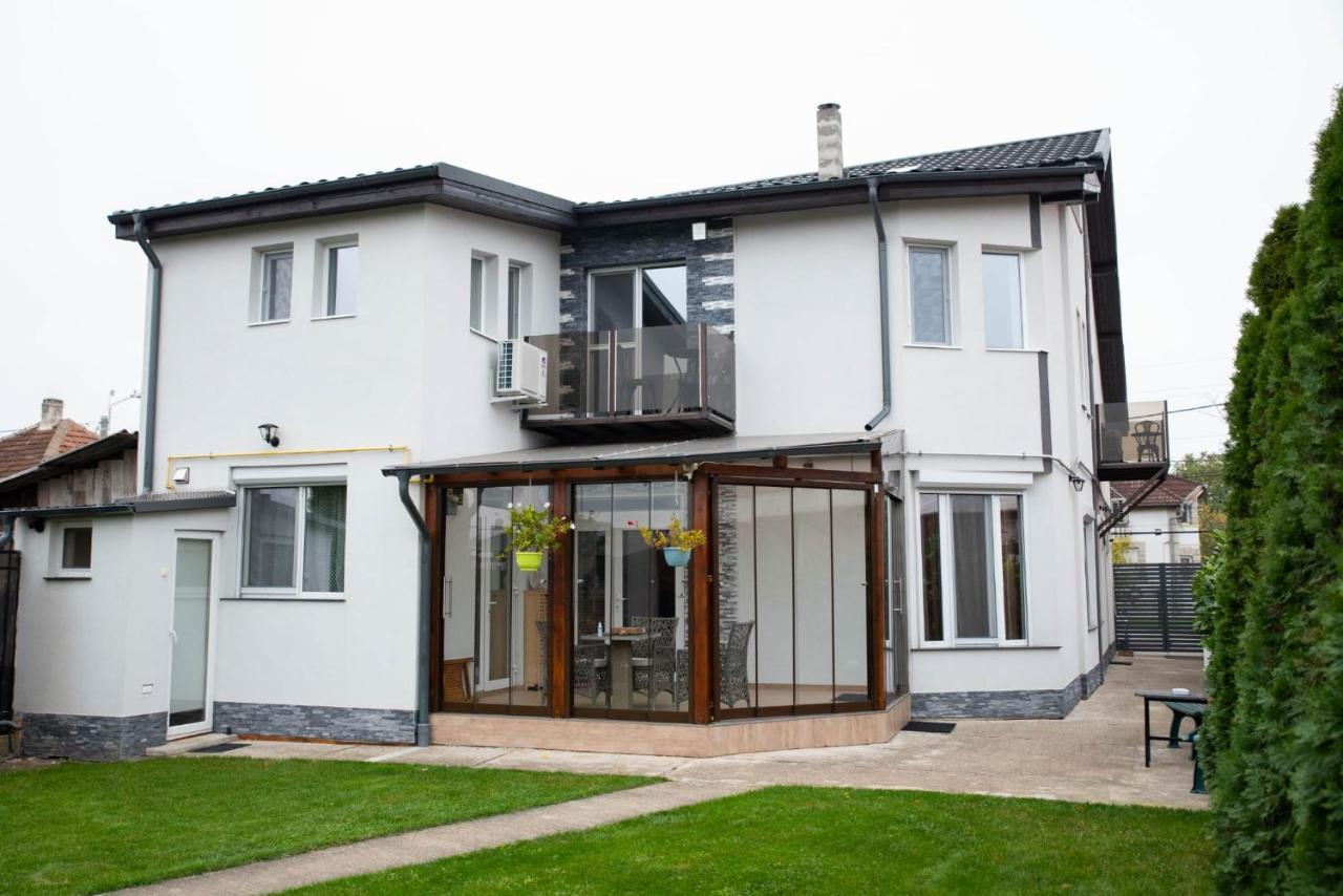 Green Apartments Oradea Bagian luar foto