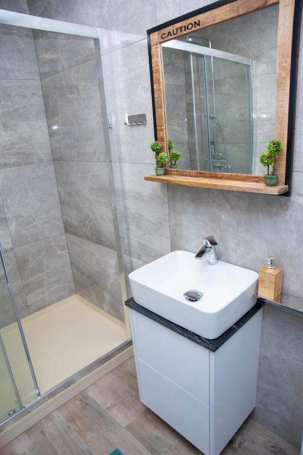 Green Apartments Oradea Bagian luar foto