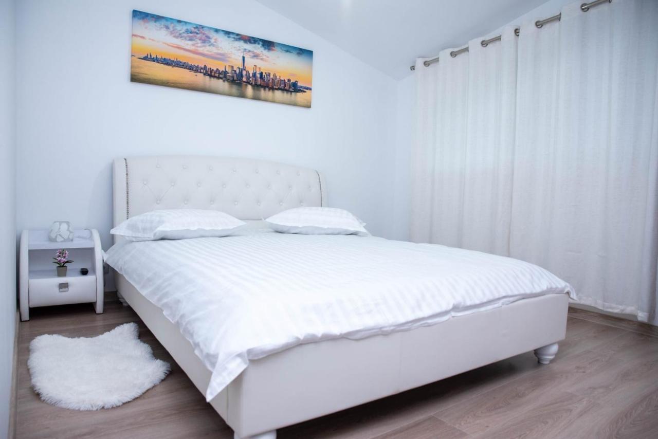 Green Apartments Oradea Bagian luar foto