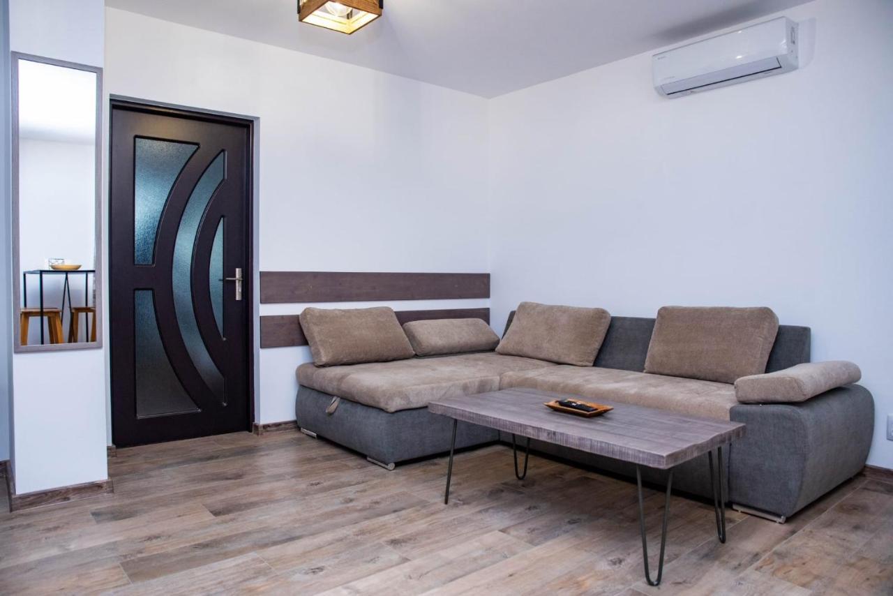 Green Apartments Oradea Bagian luar foto