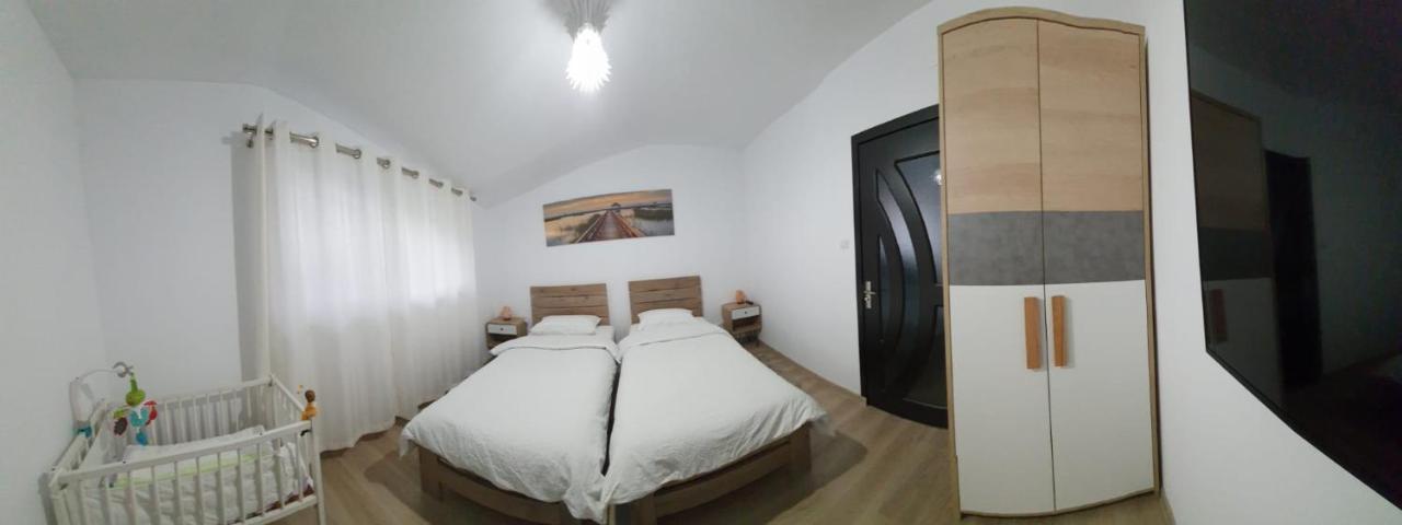 Green Apartments Oradea Bagian luar foto
