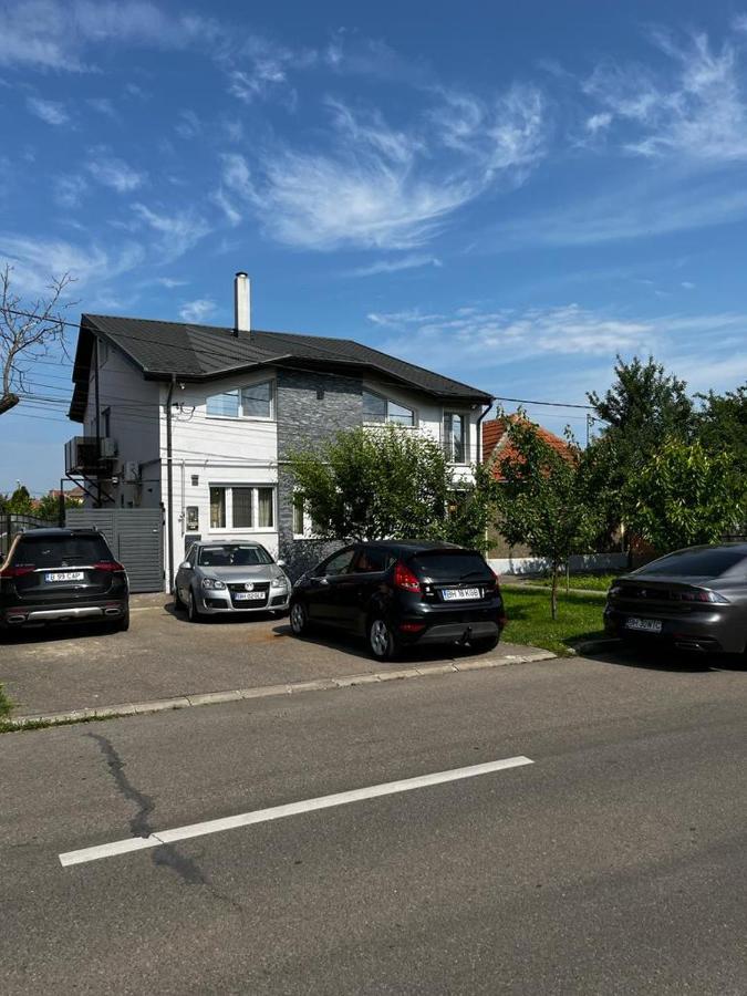 Green Apartments Oradea Bagian luar foto